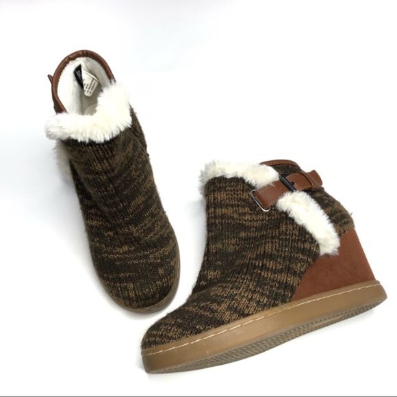 Muk Luks Shoes - Muk Luks NWT Size 9 AnnMarie Sweater Wedge Bootie Faux Fur Trim Buck